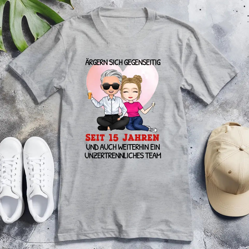 Personalisiertes T-Shirt - Ärgern sich gegenseitig seit Jahren... Paar T-Shirt