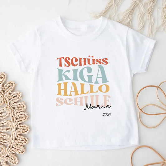 Personalisiertes Kinder T-Shirt - Tschüss Kiga/Kita, Hallo Schule mit Namen und Jahr