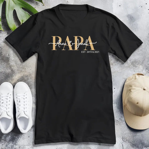 Personalisiertes T-Shirt - Papa Schriftzug mit Kindernamen