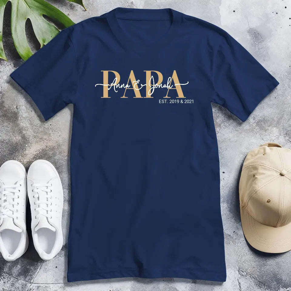 Personalisiertes T-Shirt - Papa Schriftzug mit Kindernamen