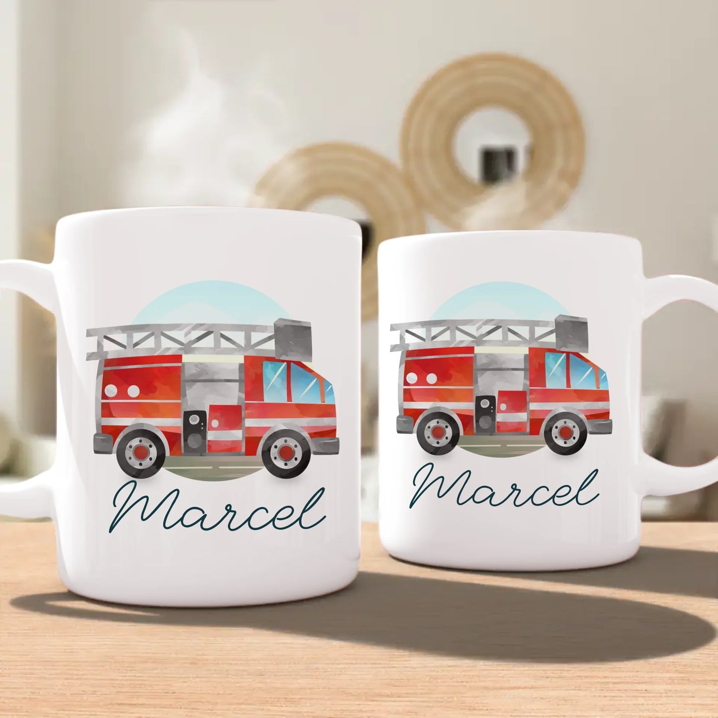 Personalisierte Kindertasse mit Feuerwehrauto und Namen