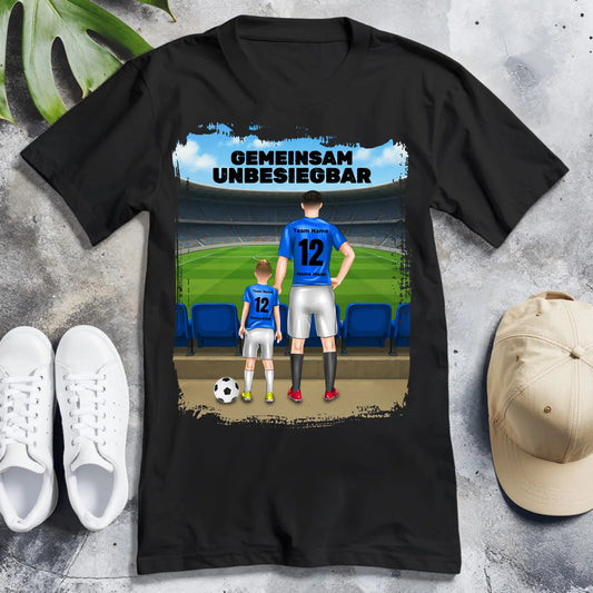 Personalisiertes T-Shirt mit mehreren Fußballern/Fußballerinnen - (Papa/Sohn/Tochter & mehr)