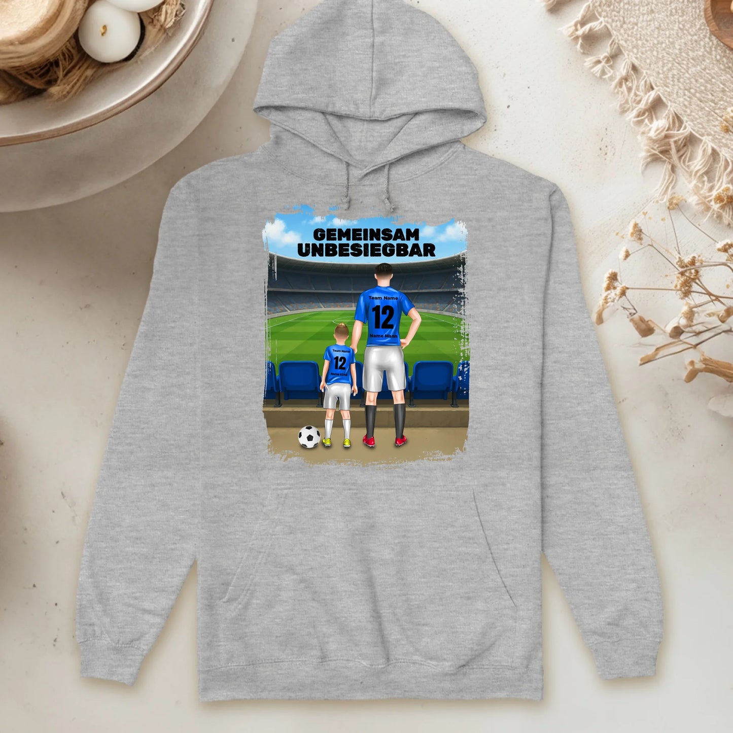 Personalisierter Hoodie mit mehreren Fußballern/Fußballerinnen - (Papa/Sohn/Tochter & mehr)