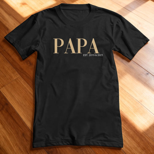 Personalisiertes T-Shirt - Papa Schriftzug mit Kindernamen