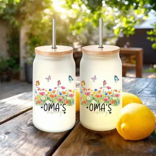 Personalisiertes Trinkglas mit Strohhalm - Oma's Garten mit 1-10 Schmetterlingen